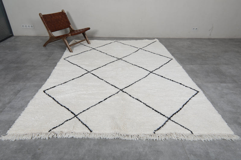 Diamond Moroccan Wool Rug - 6.8 x 9.3 Feet | Classic Black & Ivory Design