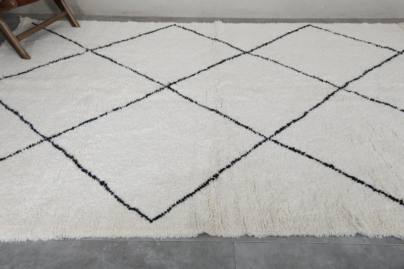 Diamond Moroccan Wool Rug - 6.8 x 9.3 Feet | Classic Black & Ivory Design