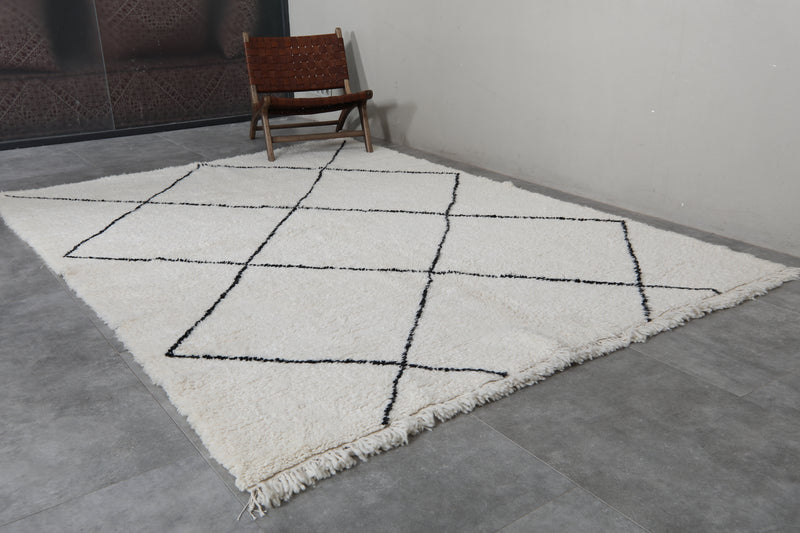 Diamond Moroccan Wool Rug - 6.8 x 9.3 Feet | Classic Black & Ivory Design