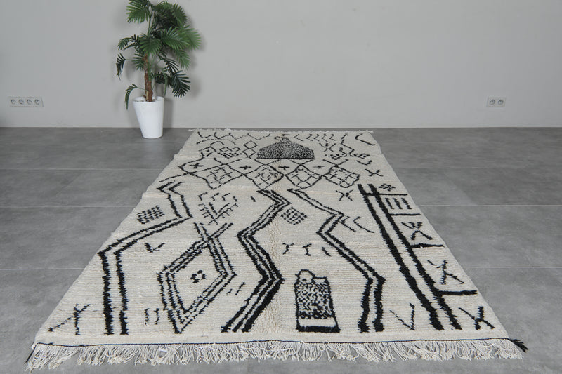 Handmade Moroccan berber rug 5 FT X 8.3 FT