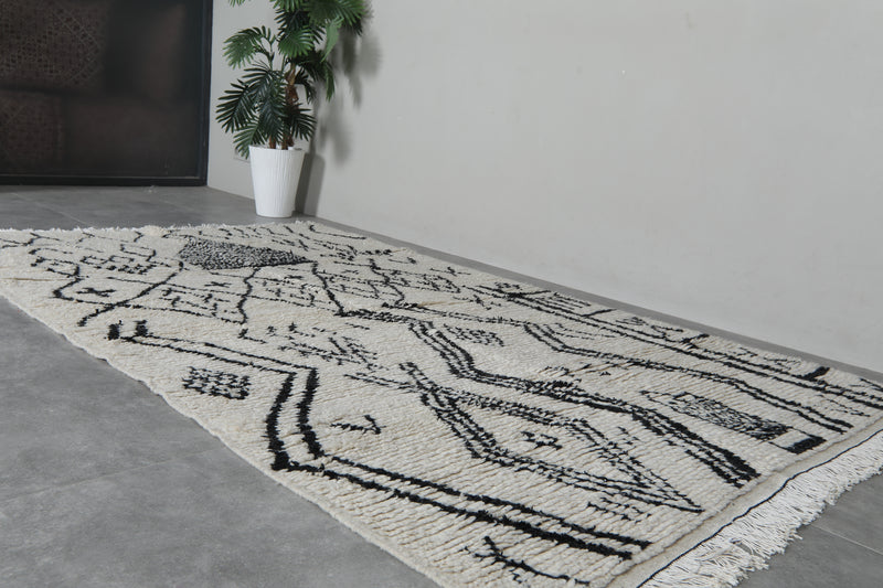 Handmade Moroccan berber rug 5 FT X 8.3 FT