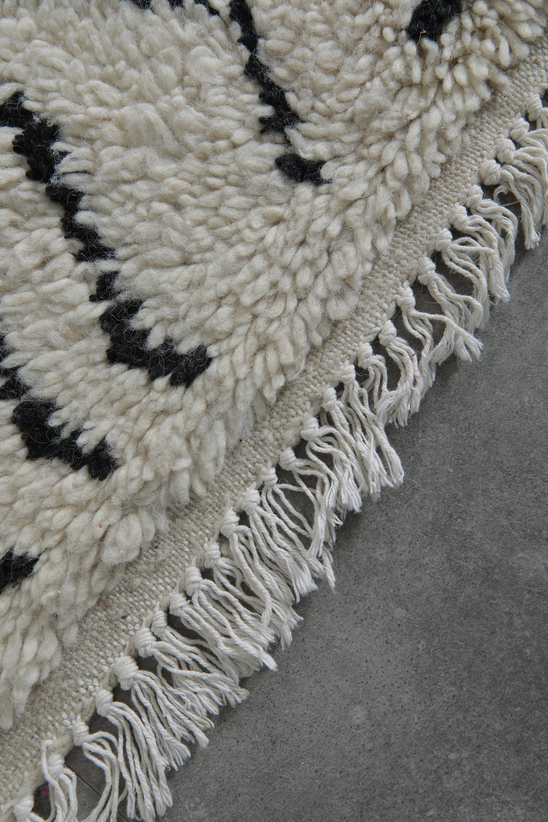 Handmade Moroccan berber rug 5 FT X 8.3 FT