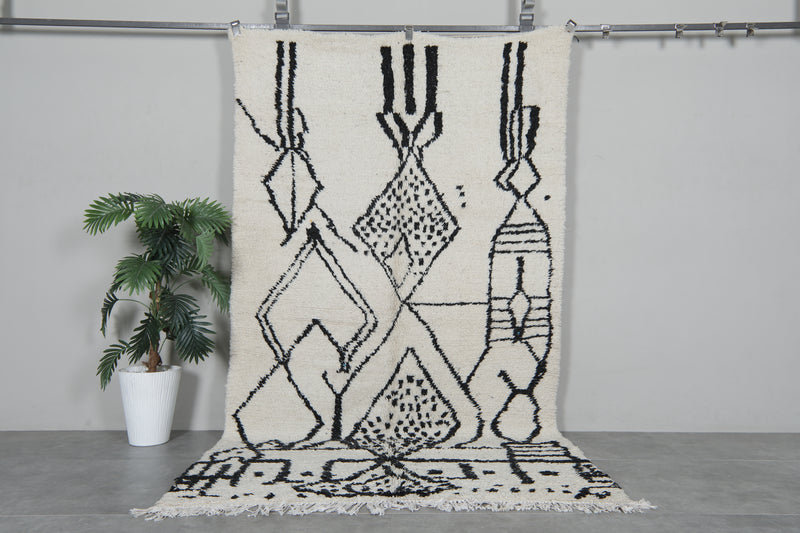 Black and white moroccan rug 5 FT X 8.6 FT