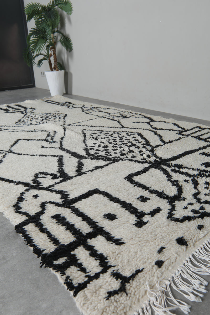 Black and white moroccan rug 5 FT X 8.6 FT