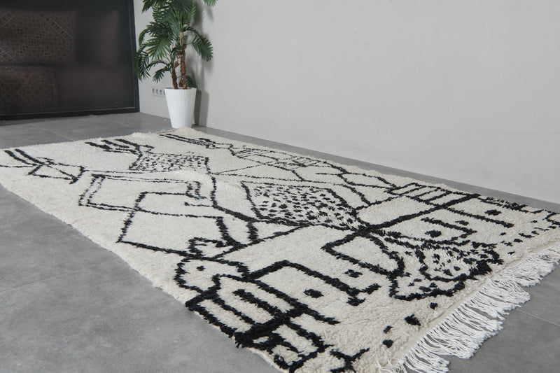 Black and white moroccan rug 5 FT X 8.6 FT