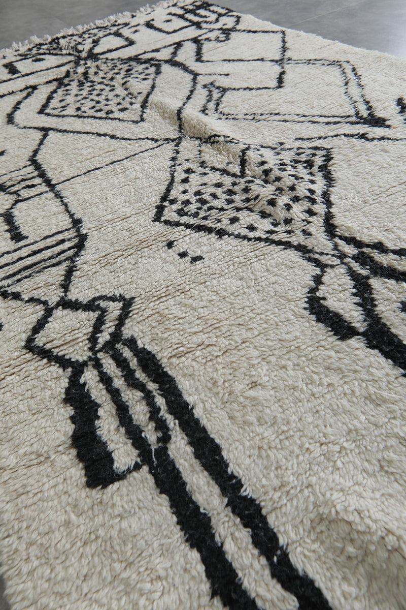 Black and white moroccan rug 5 FT X 8.6 FT