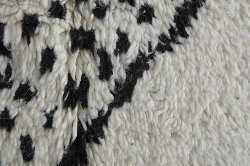 Black and white moroccan rug 5 FT X 8.6 FT