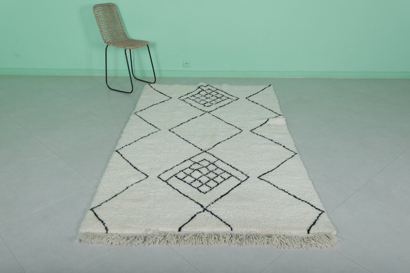 Diamond Moroccan Rug - 4.5 x 8.1 Feet | Handwoven with Unique Center Design