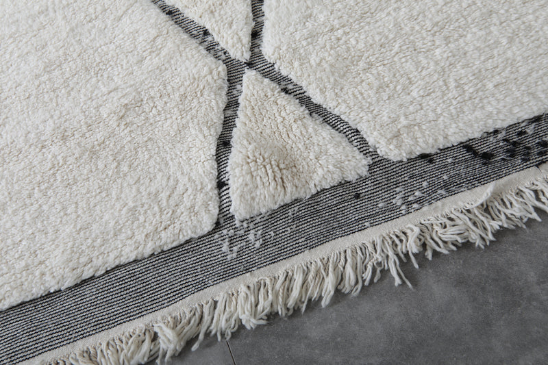 Diamond Moroccan Wool Rug - 8 x 11.5 Feet | Elegant Ivory & Gray Design