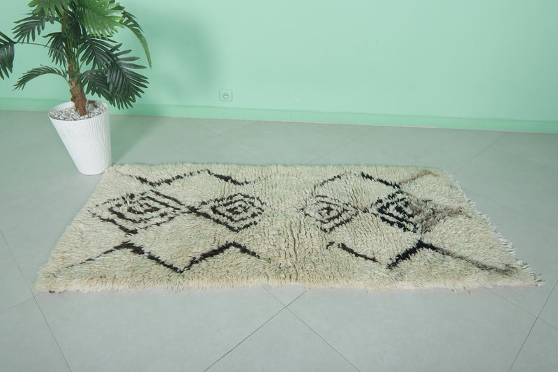 Moroccan berber rug  2.6 FT × 5.8 FT - Boucherouite Rugs