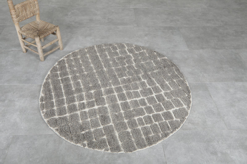 Round Moroccan Wool Rug - 5 ft Gray & White Grid