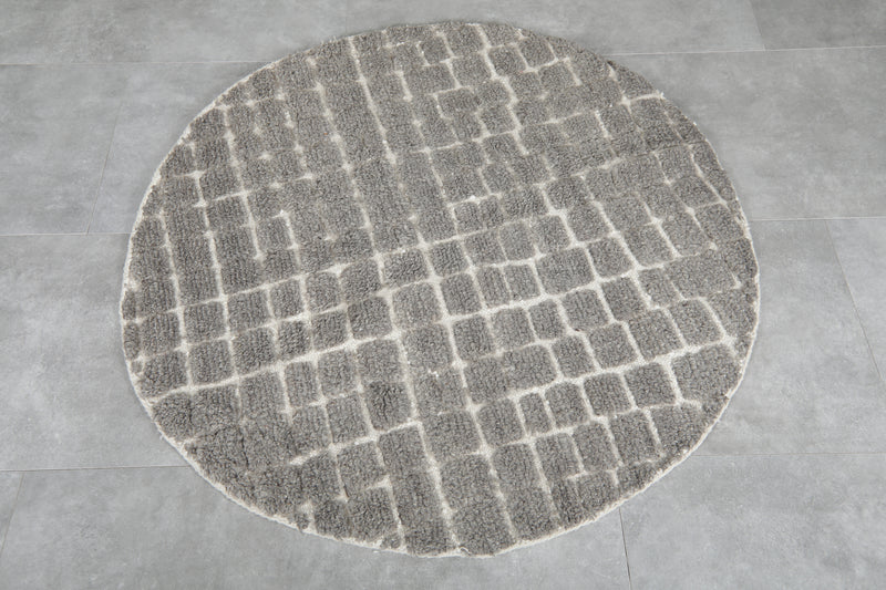 Round Moroccan Wool Rug - 5 ft Gray & White Grid