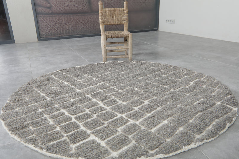 Round Moroccan Wool Rug - 5 ft Gray & White Grid