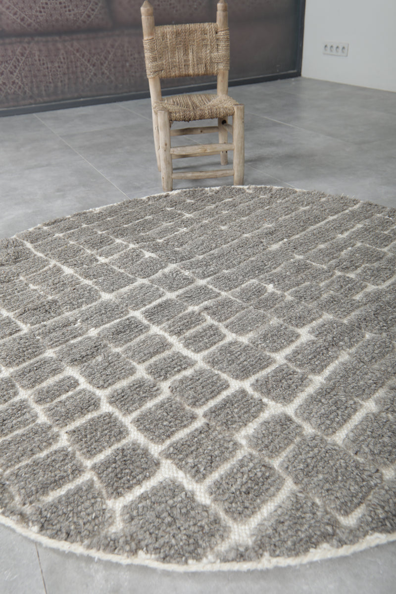 Round Moroccan Wool Rug - 5 ft Gray & White Grid