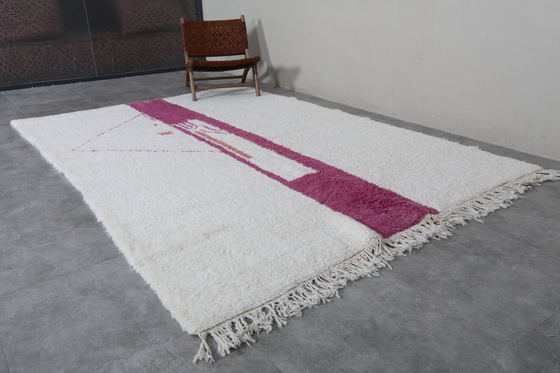 Beni Ourain Moroccan Wool Rug - 7 x 9.9 Feet | Unique Pink Accent Design