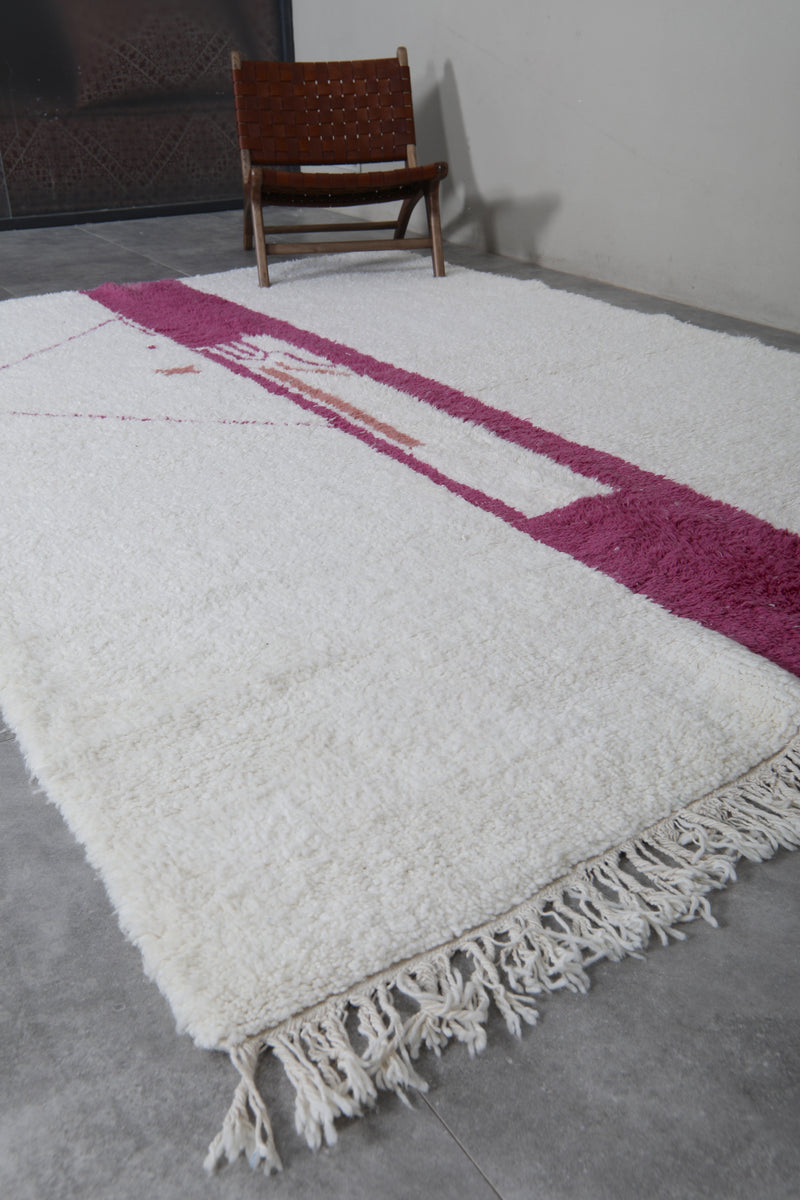 Beni Ourain Moroccan Wool Rug - 7 x 9.9 Feet | Unique Pink Accent Design