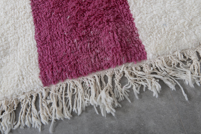 Beni Ourain Moroccan Wool Rug - 7 x 9.9 Feet | Unique Pink Accent Design