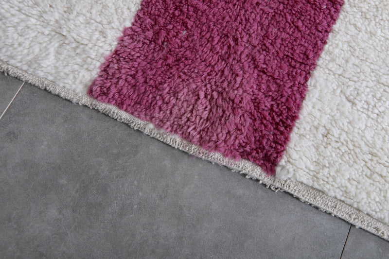 Beni Ourain Moroccan Wool Rug - 7 x 9.9 Feet | Unique Pink Accent Design