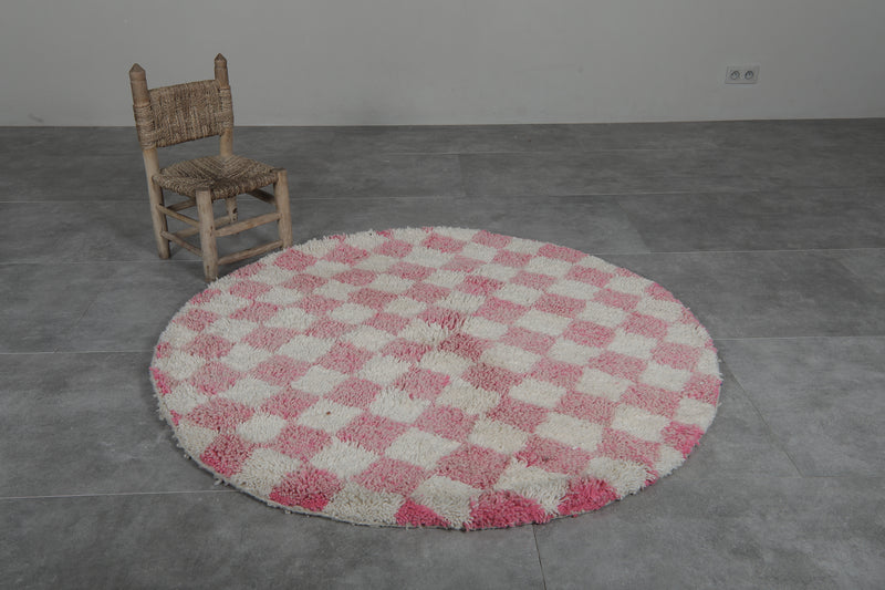 Round Checkered Rug – Pink and White Handmade Plush Carpet