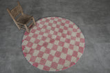 Round Checkered Rug – Pink and White Handmade Plush Carpet