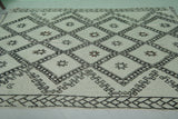 Moroccan rug 5.6 X 8.8 Feet