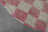 Round Checkered Rug – Pink and White Handmade Plush Carpet