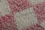 Round Checkered Rug – Pink and White Handmade Plush Carpet