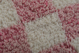 Round Checkered Rug – Pink and White Handmade Plush Carpet