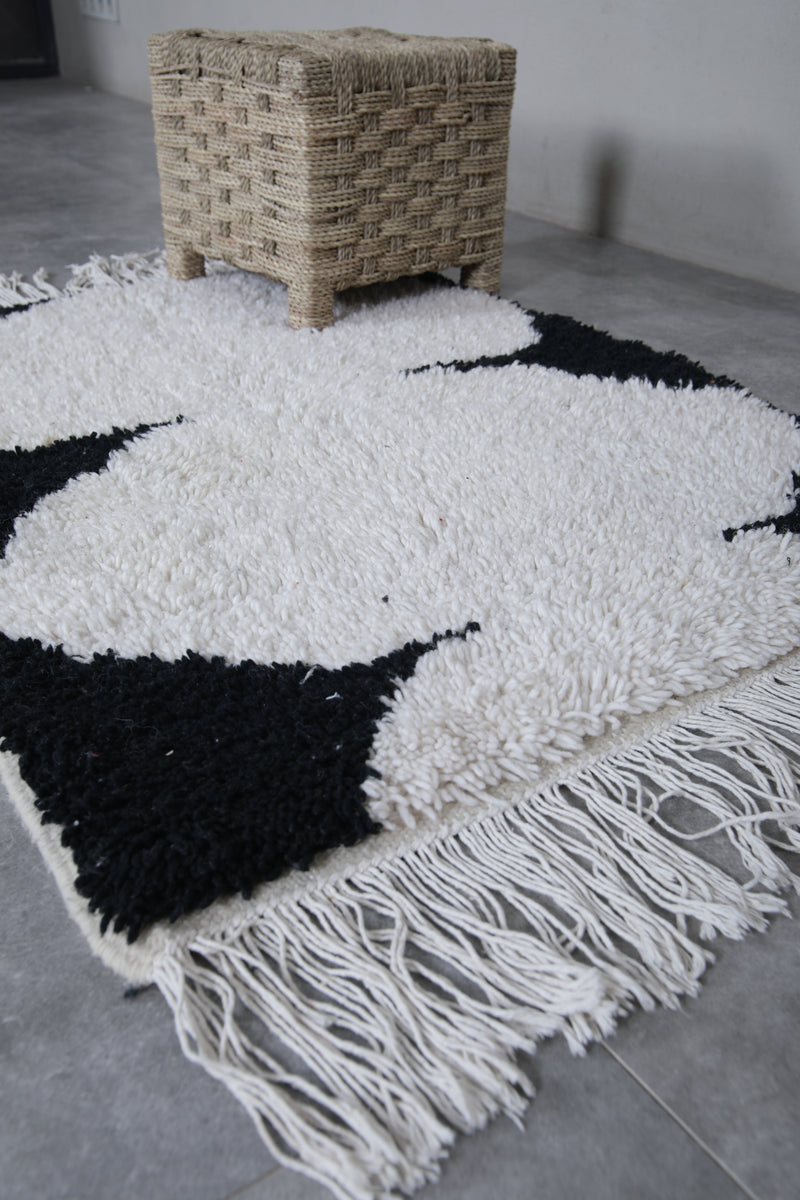 Black and White Moroccan Rug - 2.7 x 3.7 Feet | Bold Handwoven Design