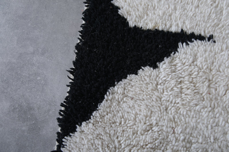 Black and White Moroccan Rug - 2.7 x 3.7 Feet | Bold Handwoven Design