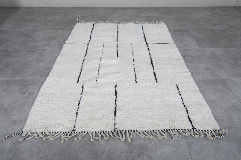 Beni Ourain Moroccan Wool Rug - 4.9 x 6.6 Feet | Minimalist Black Line Design