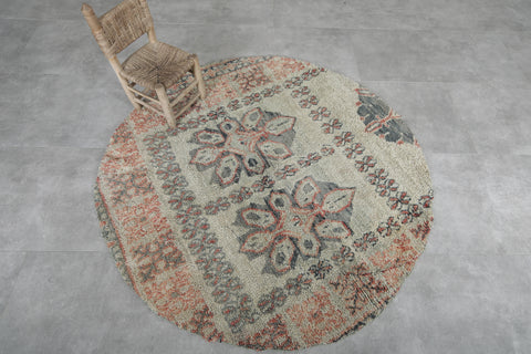 Round Moroccan Wool Rug 6 Feet – Vintage Floral Pattern