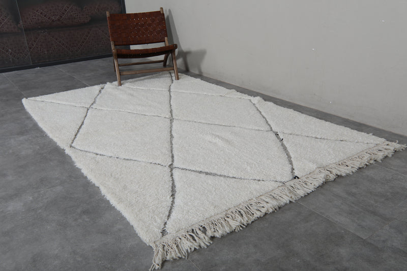 Diamond Moroccan Wool Rug - 5.3 x 8.2 Feet | Elegant Geometric Pattern