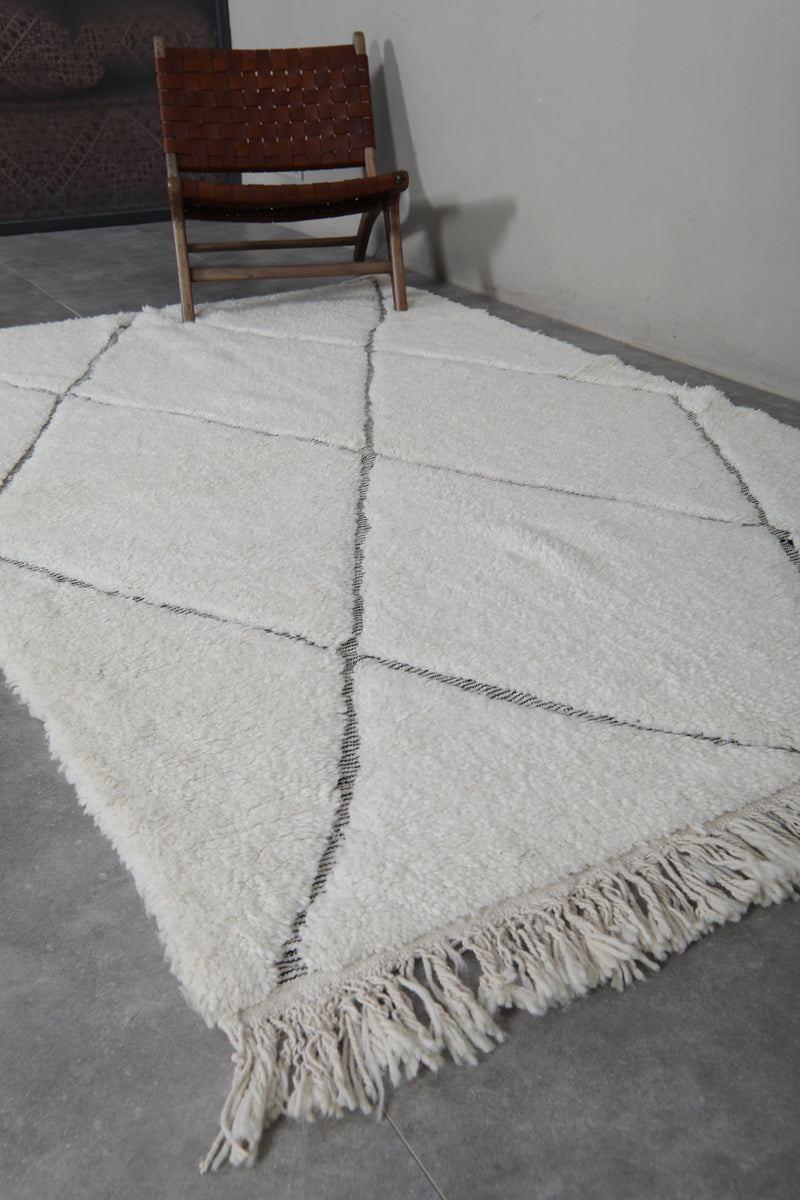 Diamond Moroccan Wool Rug - 5.3 x 8.2 Feet | Elegant Geometric Pattern