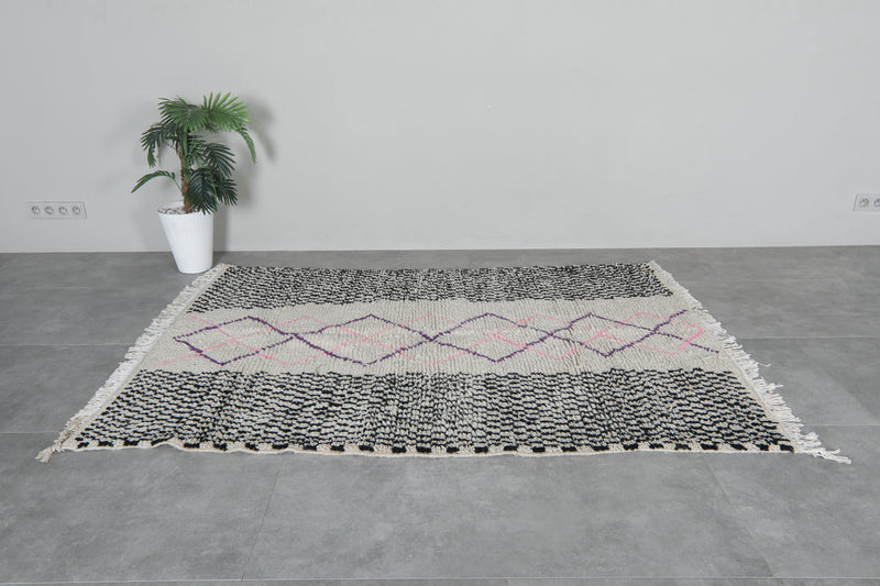 Moroccan wool rug 4.9 FT × 7 FT - 