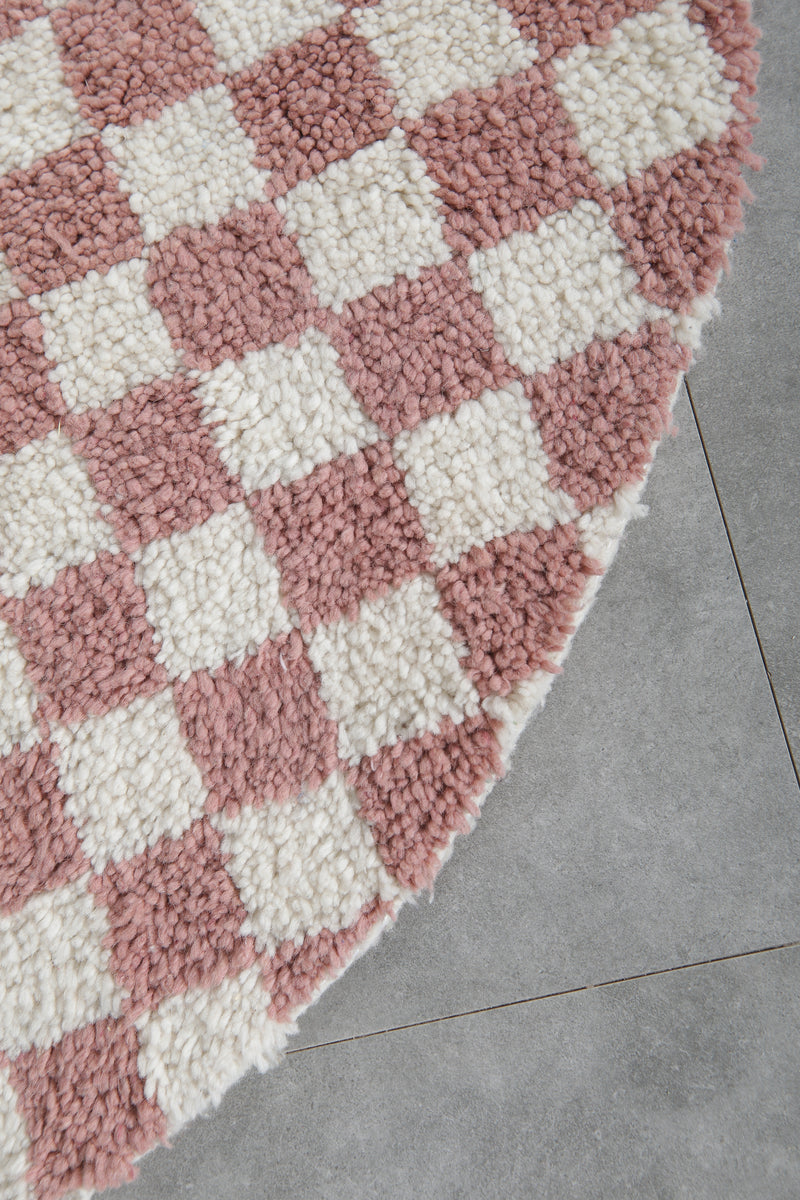 Round Moroccan Wool Rug - 5ft Pink & White Checkerboard