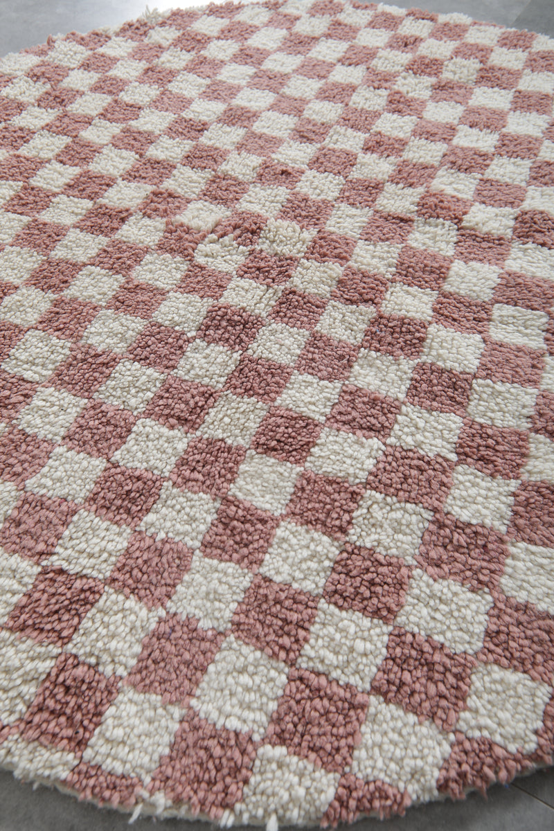 Round Moroccan Wool Rug - 5ft Pink & White Checkerboard