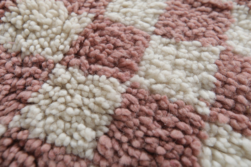 Round Moroccan Wool Rug - 5ft Pink & White Checkerboard