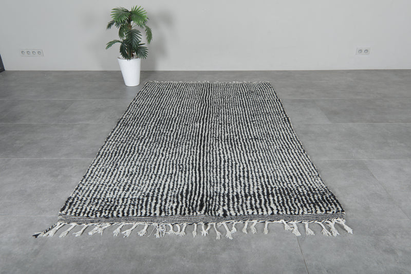 Handwoven Moroccan rug  4.8 FT × 7.8 FT - 