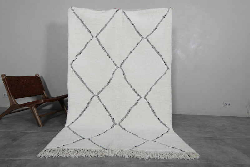 Diamond Moroccan Rug - 4.8 x 7.7 Feet | Handmade Luxury Decor