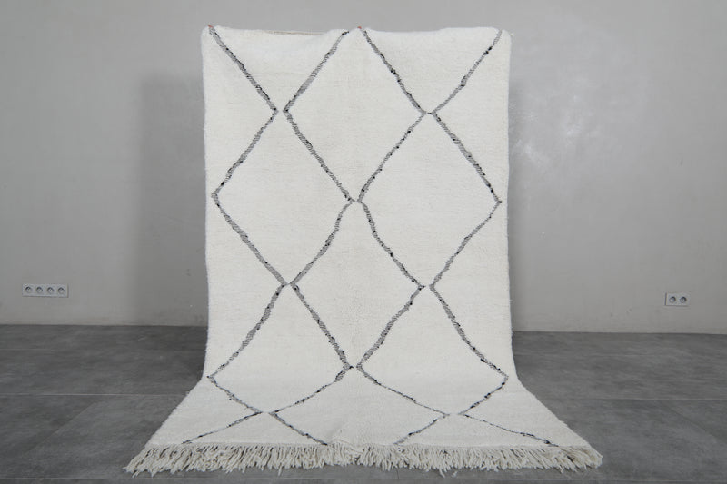 Diamond Moroccan Rug - 4.8 x 7.7 Feet | Handmade Luxury Decor