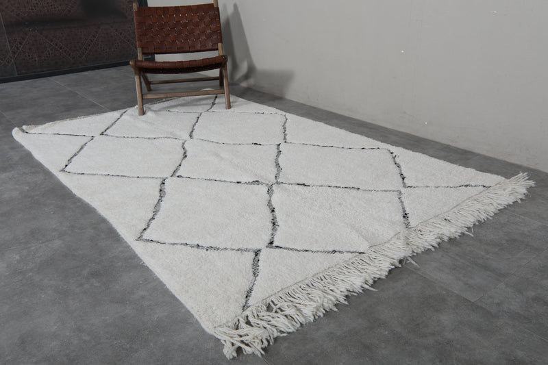 Diamond Moroccan Rug - 4.8 x 7.7 Feet | Handmade Luxury Decor