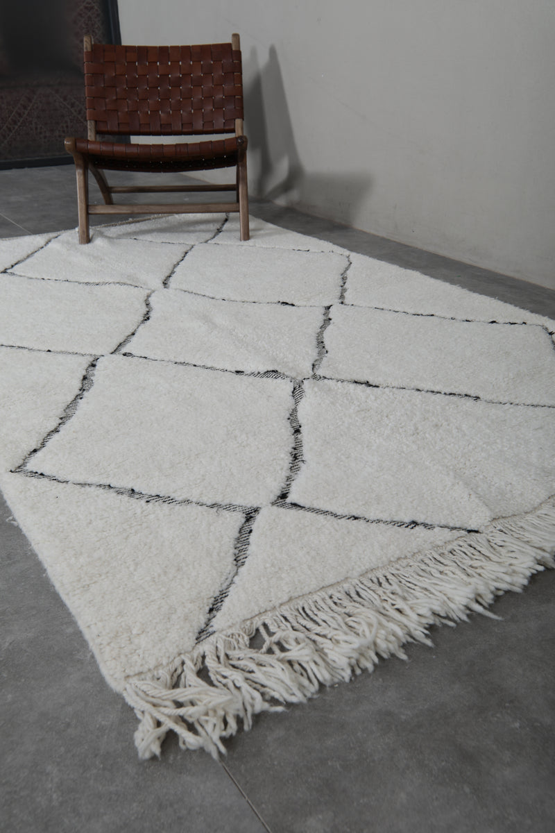 Diamond Moroccan Rug - 4.8 x 7.7 Feet | Handmade Luxury Decor