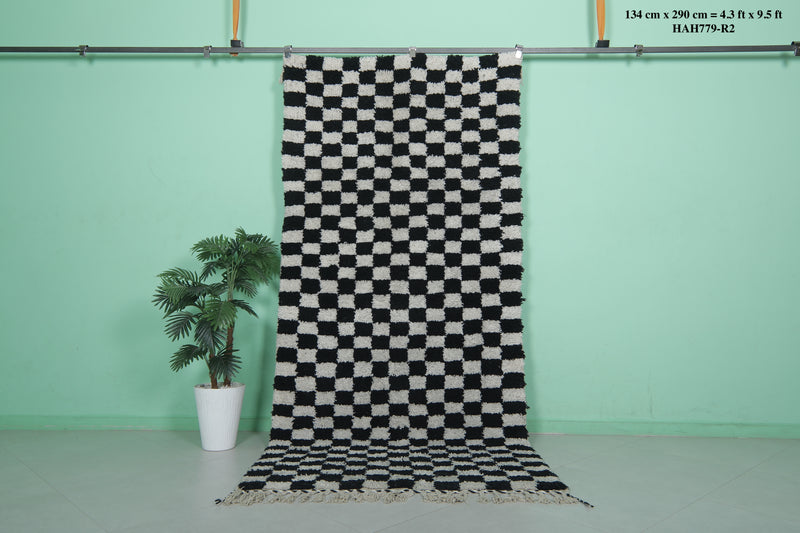 Checkered Moroccan Rug - 4.3 x 9.5 ft | Handwoven Bold Design