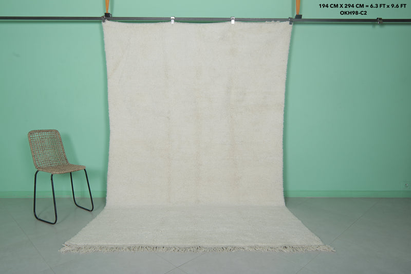 Minimalist Moroccan Rug - 6.3 x 9.6 ft | Soft White with Fringe