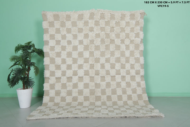 Elegant Beige and White Checkered Moroccan Rug - 5.9 x 7.5 Feet