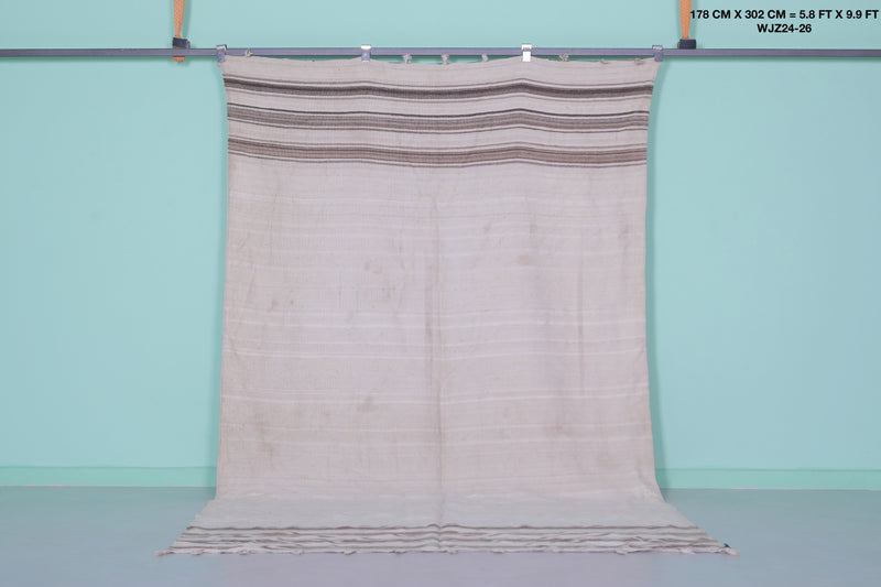 Neutral Moroccan Rug 5.8 x 9.9 FT - Subtle Striped Design