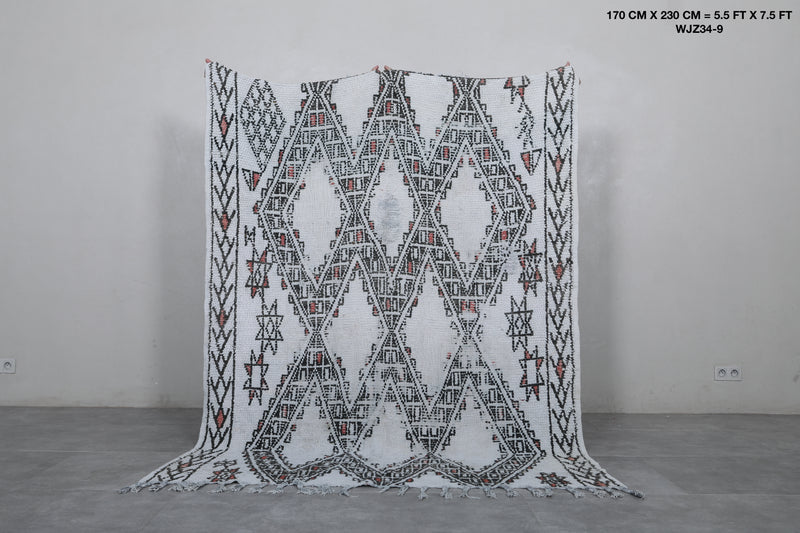 Traditional Moroccan Rug 5.5 x 7.5 FT - Geometric Design