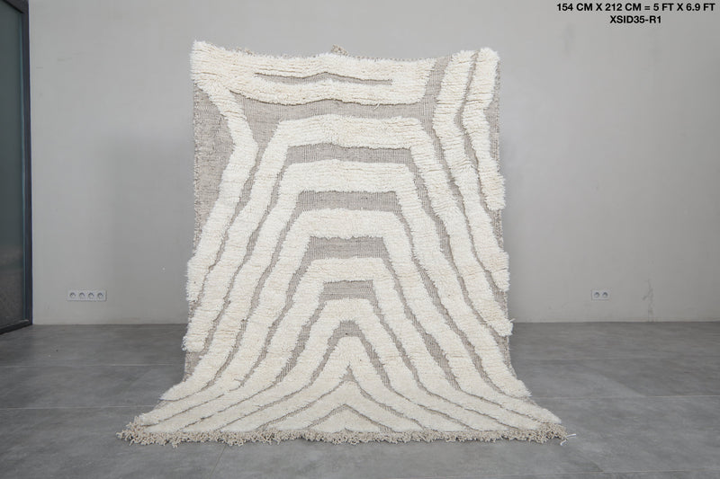 Modern Moroccan Rug - 5 x 6.9 ft | Beige & White Chevron Pattern