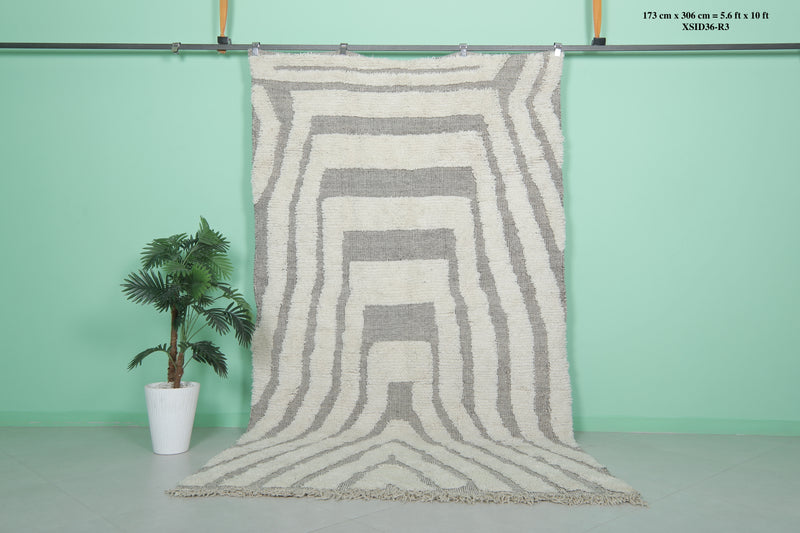 Geometric Moroccan Rug - 5.6 x 10 ft | Beige & White Striped Design